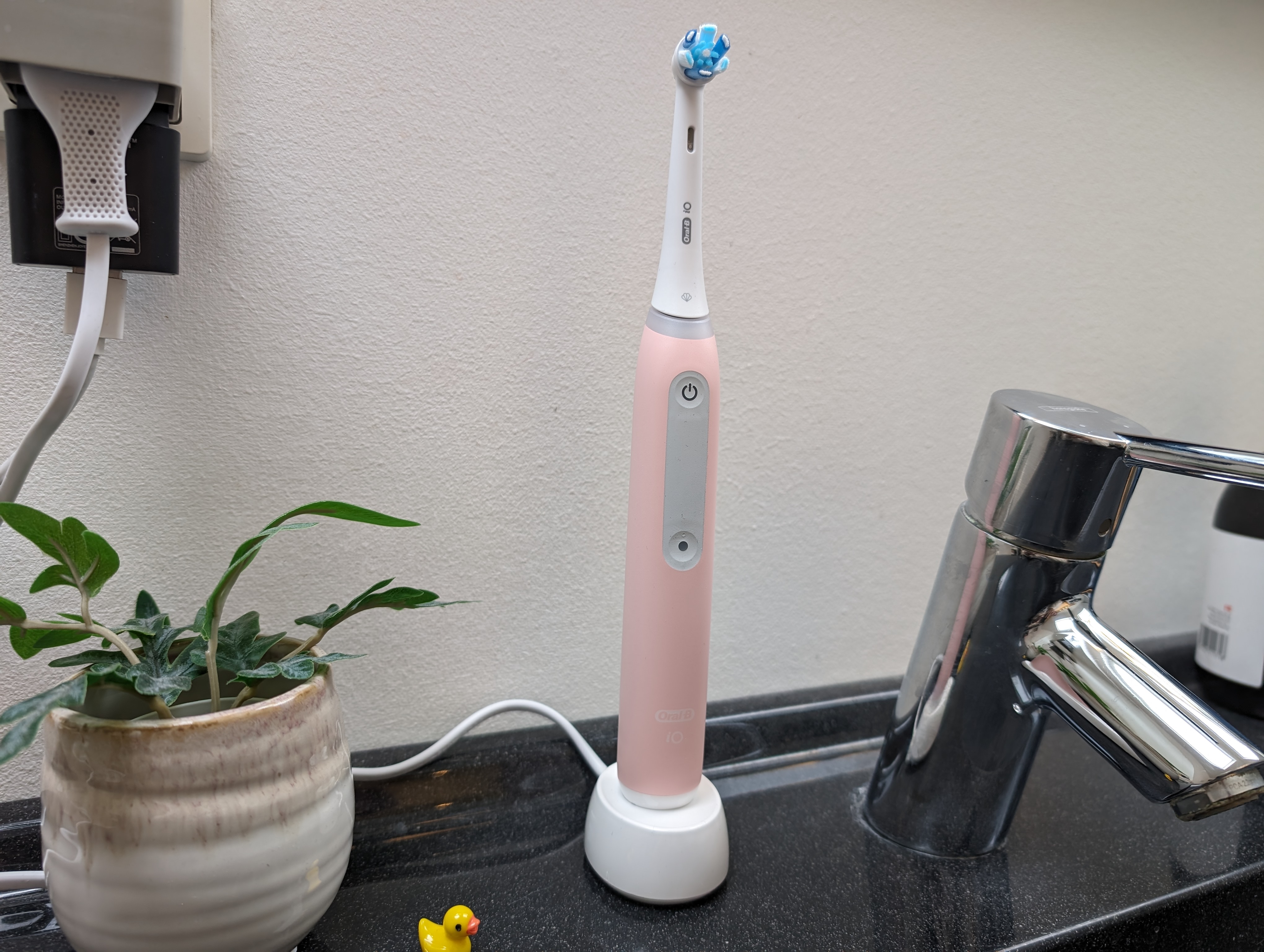 Oral-B iO3 electric toothbrush stand